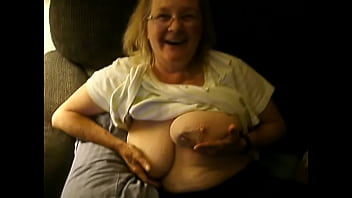 Preview 4 of Phim Sec Chau Au Cuc Hay - Sue&#039_s Titty Bouncing