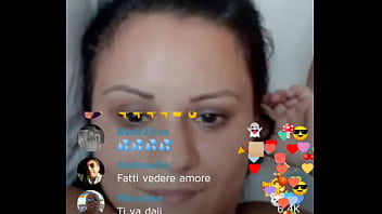Preview 1 of Mom And Boy Smoll - Italiana desnuda en vivo
