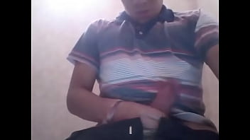 Preview 2 of Pakistan Big Girl Sex Movie - TIPO SE MASTURBA EN FRENTE DE TODOS POR WEBCAM