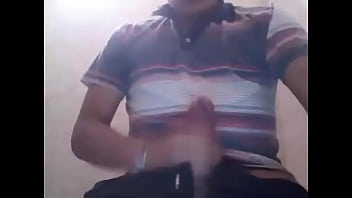 Preview 3 of Pakistan Big Girl Sex Movie - TIPO SE MASTURBA EN FRENTE DE TODOS POR WEBCAM