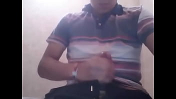 Preview 4 of Pakistan Big Girl Sex Movie - TIPO SE MASTURBA EN FRENTE DE TODOS POR WEBCAM