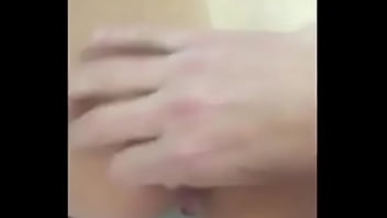 Preview 3 of Big Mom Young Son Sexx - Loirinha levando dedada no cu rosinha