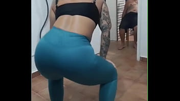 Preview 1 of Australian Fucking Movies - O Dono do carrinho de churrasco est&aacute_ me tratando Bem s&oacute_ pra comer minha mulher