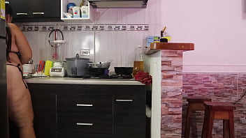 Preview 1 of Nxxx In Family - follando a la hermana de mi novia en la cosina sexo fuerte
