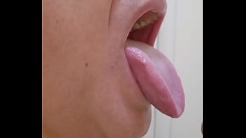 Preview 2 of Muslim Naked Girls - A&iacute_ vem porra na boca!