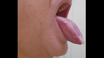 Preview 3 of Muslim Naked Girls - A&iacute_ vem porra na boca!