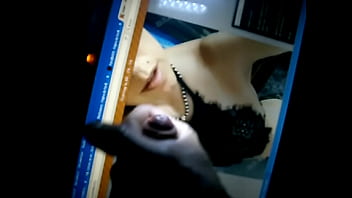 Preview 2 of Hottie Gets Sprayed With Cum - Tributo  a manchega 2