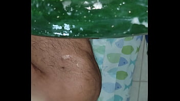 Preview 1 of Badmasti Mom - Sexo anal con pepino por el culo