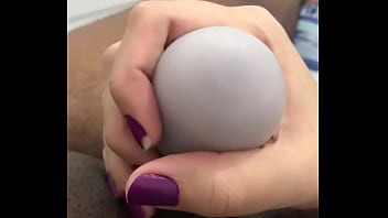 Preview 1 of Syndra - Esposa me punhetando com egg