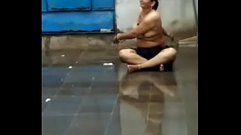 Preview 1 of Porno Milf Hotel - Nude seema in rain