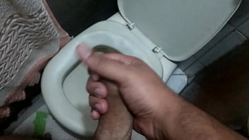 Preview 2 of Two Hurrny Girl Leabina Sex - Gozando antes do banho