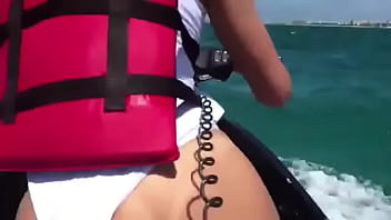 Preview 3 of Hdporno Jordi - en la moto de agua