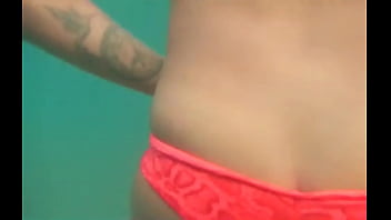 Preview 4 of Cum Shot Coverd Full Body - Safada batendo ciririca na praia de arraial do cabo
