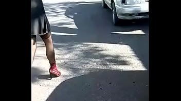 Preview 3 of Suck Girl Anybunny - Exibiendose en la calle
