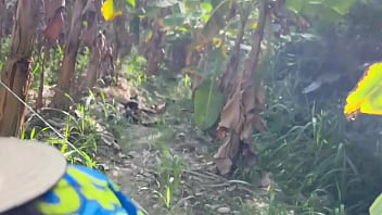 Preview 2 of Cr7 Fuked - ENCUENTRO A LA CAMPESINA MUJER DEL VECINO EN LA CARRETERA Y ME CHUPA LA VERGA CON TRAGADA DE SEMEN A CAMBIO DE UN CELULAR NUEVO