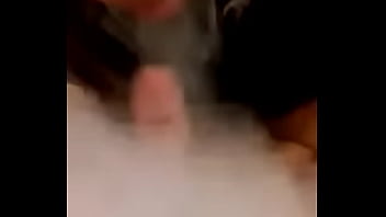 Preview 1 of Nayanatara Sex Video Hot - chica de 18 a&ntilde_os se graba chupando mientras fuma cigarro