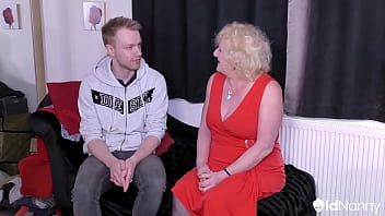 Preview 1 of Full Hd Mom Berzzre - MILF Claire Knight Gets A Creampie From Chris - AGEDLOVE