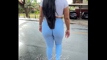 Preview 2 of Hannah Sex - Caminhada matinal ,  para quem ama conte&uacute_dos com legging e roupas coladas,  meu vip est&aacute_ cheinho de v&iacute_deos e fotos com minhas roupinhas sensuais de academia!