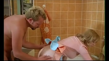 Preview 1 of Porn Stars Big Booty Ass - Porn Scene Bienenstich Im Liebesnest  (1)