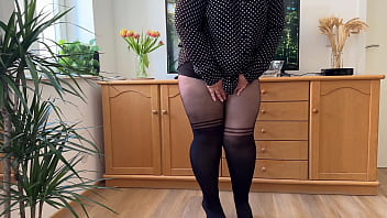 Preview 1 of Go Share - Curvy milf&#039_s morning golden shower
