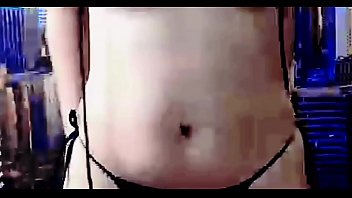 Preview 1 of Sunny Leone Hot Danger Xvideo - Incre&iacute_ble Sissy con culazo y polla peque&ntilde_a bailando en bikini por la web
