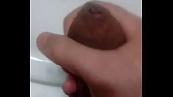 Preview 1 of Defloaration Com - Paja en la casa de mi pariente