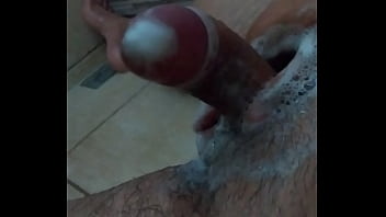 Preview 3 of Mang Kanor Rafe - Batendo uma no banho