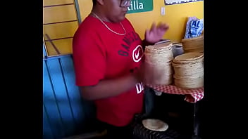 Preview 2 of Emo Lesbian Squirt - Alan cogiendo tortillas