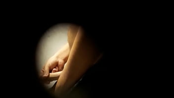 Preview 2 of Coroa Tomando Banho De Calcinha - Spycam Punheta hetero m. parte 2