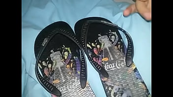 Preview 2 of Five Girls And One Boy - Gozando no chinelo do meu vizinho