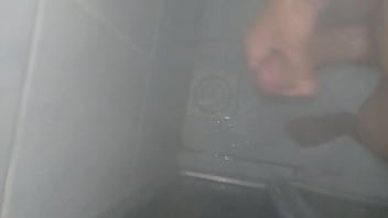 Preview 3 of Asian Skanks - novinho se masturbando no banheiro..ģ
