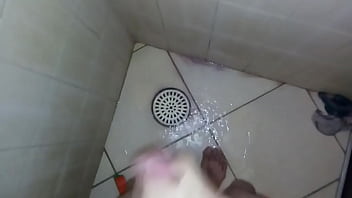Preview 2 of Nikita Sex Nudes - Batendo uma e gosando no banheiro