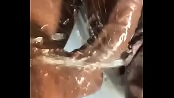Preview 2 of Xxx Pona - Gostosa se mijando na rola