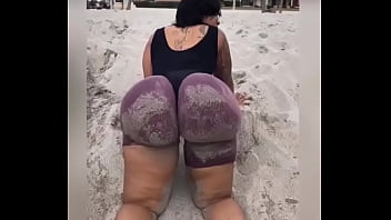 Preview 4 of Srsofa Sex 1 Htm - @assvertise withmsmiami shaking dat ass at the beach