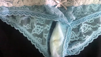 Preview 1 of Pwebwebcamo Khab - 射在原味粉藍色全蕾絲內褲上 分泌物很香 包起來套弄