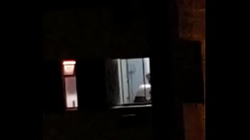 Preview 4 of Banla Dasi Xxxx Video - Flagra do Vizinho saindo do Banho