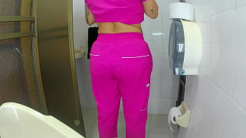 Preview 1 of Asshole Gap - Camara amteur graba a enfermera en el ba&ntilde_o del hospital sexy