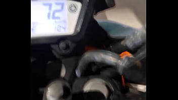 Preview 1 of Leah Hoti Vixen - Parei a moto no beco e meti leite na buceta dela ali mesmo . Filha da puta gostosa .