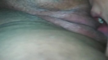 Preview 2 of Bgla Xxx Movi - Chupando buceta da morena Campo Grande MS