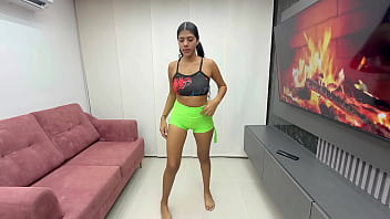 Preview 1 of Mama Ass Hole - mi hermanastra me da unas clase de ejercicios y se aprobecha para ponerme cachondo y darle una gran follada con mi grande polla y duro