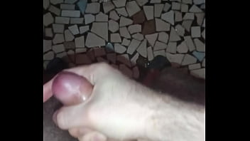 Preview 1 of Bihar Masti In - ESFREGANDO O PINTO CHEIO DE TES&Atilde_O NA TELA DO CELULAR E GOZANDO PRA FOTO DA MINHA AMIGA GOSTOSA E BUNDUDA!