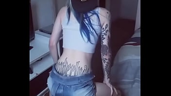 Preview 2 of Mom And My Fuck Pillow - Novinha del&iacute_cia dan&ccedil_ando FUNK de SHORTINHO JEANS