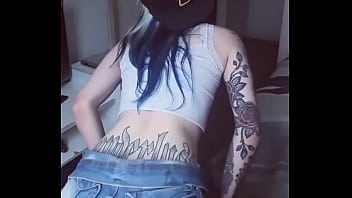 Preview 4 of Mom And My Fuck Pillow - Novinha del&iacute_cia dan&ccedil_ando FUNK de SHORTINHO JEANS