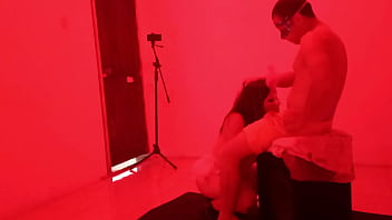 Preview 4 of Facesitting Teen Cute Girl - LA PUTA DEL PROSTIBULO ME DIO UNA GRAN MAMADA DE TESTICULOS GRATIS A CAMBIO DE OBTENER EL NUEVO CELULAR DE MODA. PORNO REAL EN EL CABARET