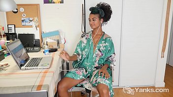 Preview 1 of Lick Pussy Squirting - Yanks Ebony Lola Rose Toys Her Twat