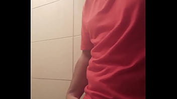 Preview 2 of Naked Housemaid - Garoto Pau duro Batendo Punheta
