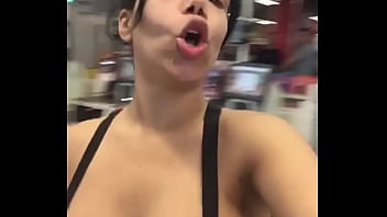 Preview 2 of Kreteka Xxx - Day Mccarthy gostosa do caralho no mercado