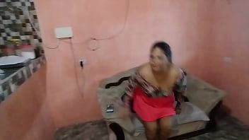 Preview 1 of Big Tit Hot Girl - Madrastra culona seduce al novio de su hijastra mientra ella no esta en casa