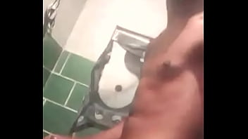 Preview 3 of Mom Compalition - Novinho sozinho batendo uma