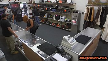 Preview 1 of Dad Daughter Repping - Big butt woman gets fucked by pawn dude